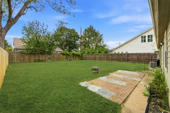 Building Photo - 1814 Chantilly Ln