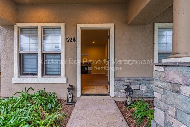 Building Photo - 594 Lopez Ave
