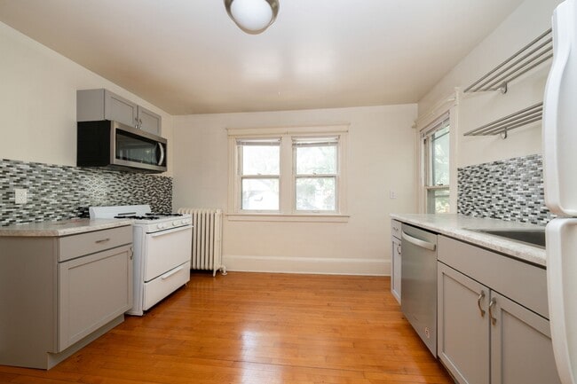 Building Photo - 2531 Polk St NE