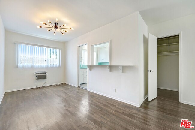 Building Photo - 1433 Hayworth Ave