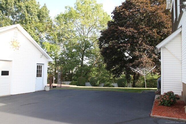 Building Photo - 38 Bradley Ave