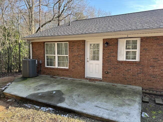 Building Photo - 95 Valley Dr