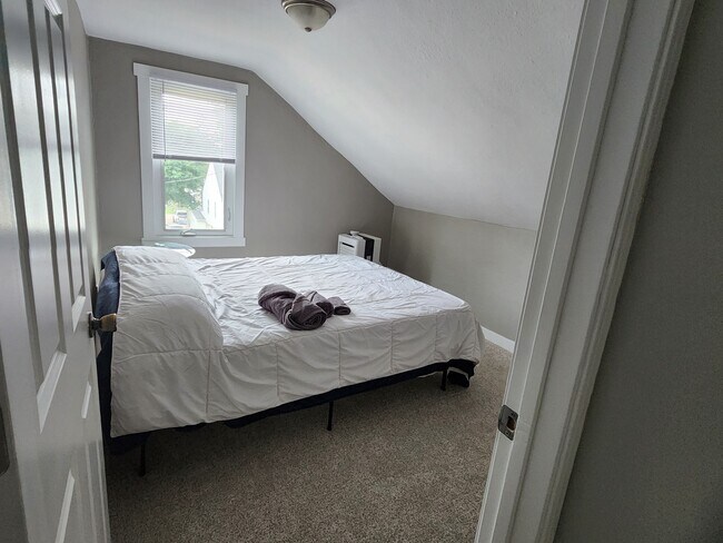 Building Photo - 810 4th Ave NW