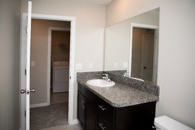 Building Photo - 552 Argyll Dr