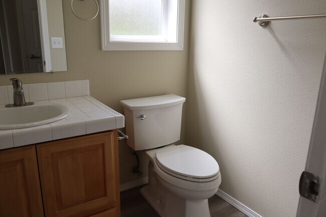 Building Photo - 9507 NE 39th Ave