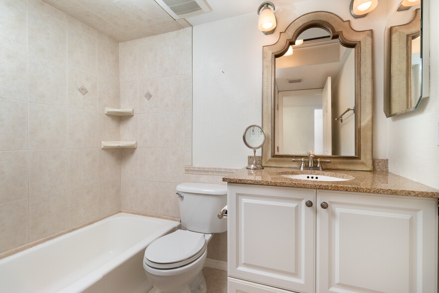 Bathroom - 4550 Overlook Dr NE