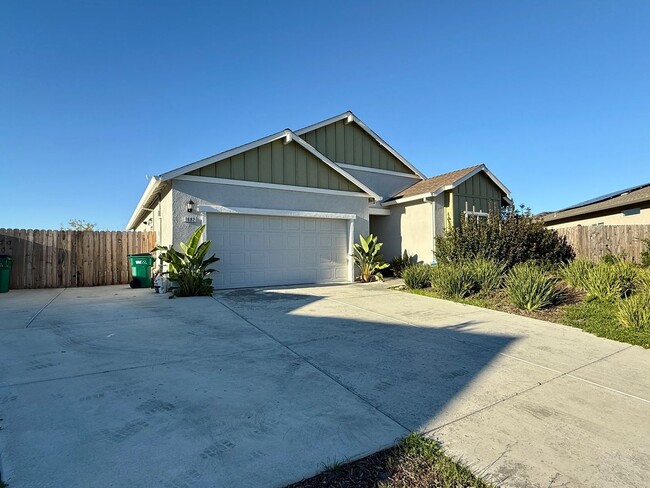 Primary Photo - Beautiful 3 bedroom 2 bath w/Pool available in Orland!