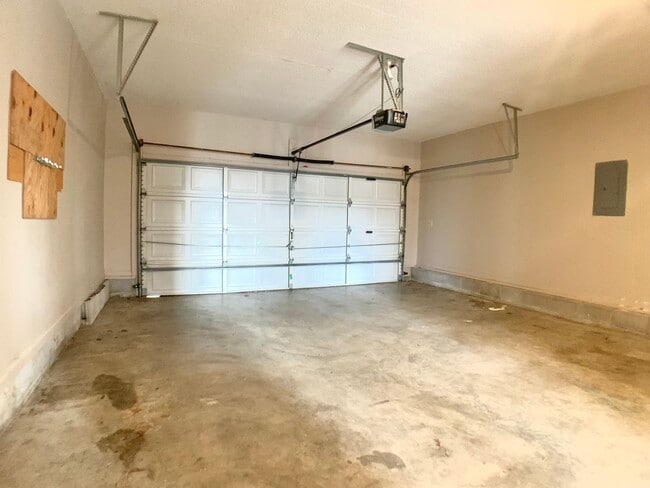 Building Photo - 3310 Mallard Dr