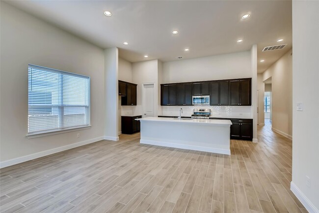 Building Photo - 601 C-Bar Ranch Trl