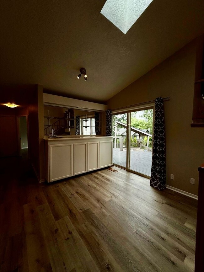 Building Photo - Stylish & Spacious West Salem Home 3Bed/2Bath