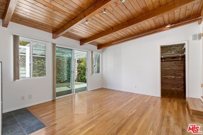 Building Photo - 921 24th St