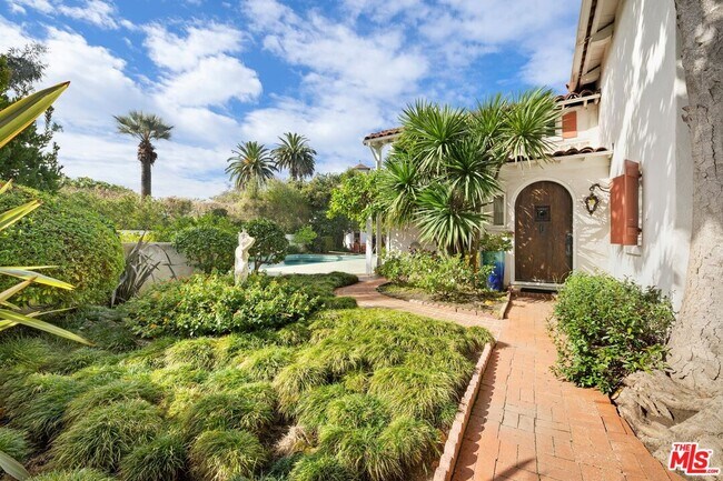 Building Photo - 311 Amalfi Dr