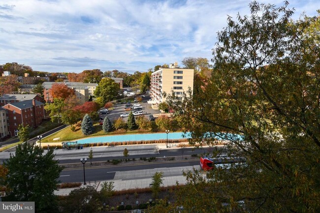 Building Photo - 5300 Columbia Pike