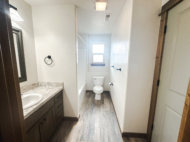 Building Photo - 3 Bedroom, 1 Bathroom Lower Level Duplex