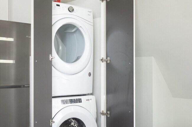 Building Photo - 225 E Michigan St