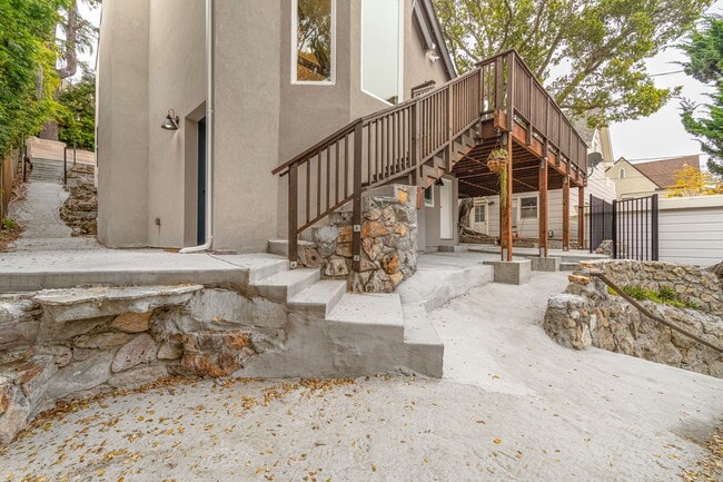 Building Photo - 483 Boynton Ave