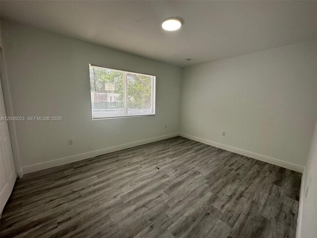 Building Photo - 1095 NE 149th St
