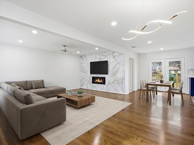 Building Photo - 10209 Casa View Dr