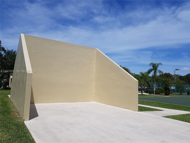Building Photo - 703 Gardens Dr