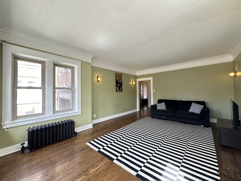 Building Photo - 5023 N Ridgeway Ave