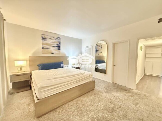 Building Photo - All bills  included condo,  close To TCU