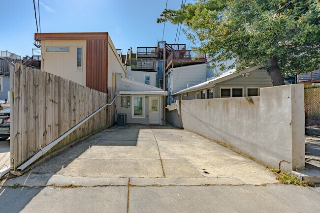 Building Photo - 223 S Collington Ave