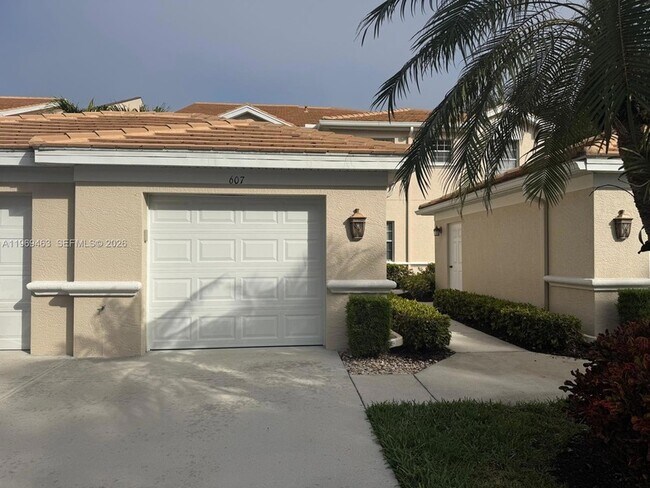 Building Photo - 6295 Wilshire Pines Cir