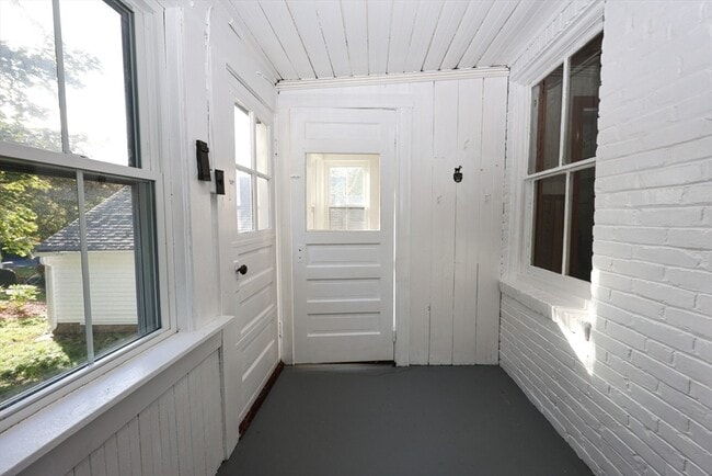 Building Photo - 354 Pond St