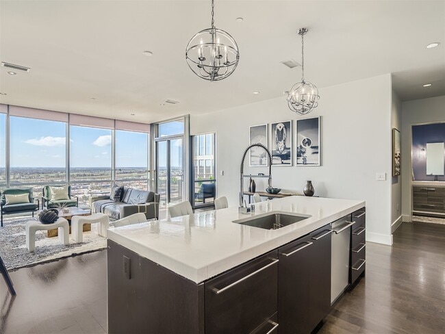 Building Photo - 2200 Victory Ave