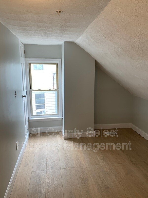 Building Photo - 351 Summer St