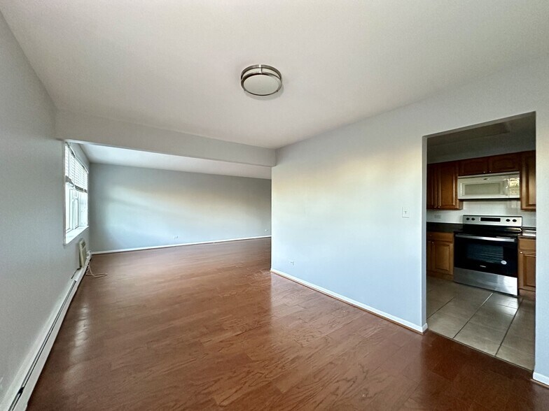 Building Photo - 8644 Skokie Blvd
