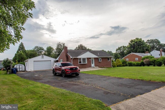 Building Photo - 5834 Pratt St