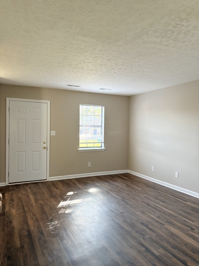 Building Photo - 124 Hillridge Ct