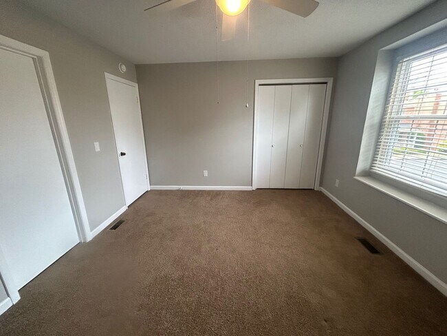 Building Photo - 940 Glenn St