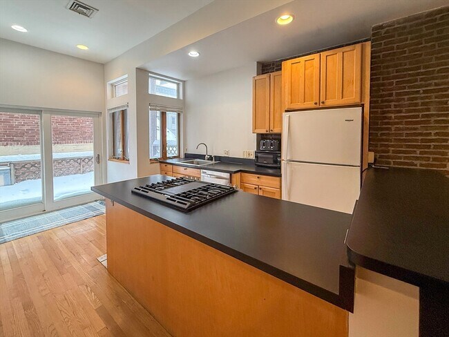 Building Photo - 49-51-51 Temple Pl