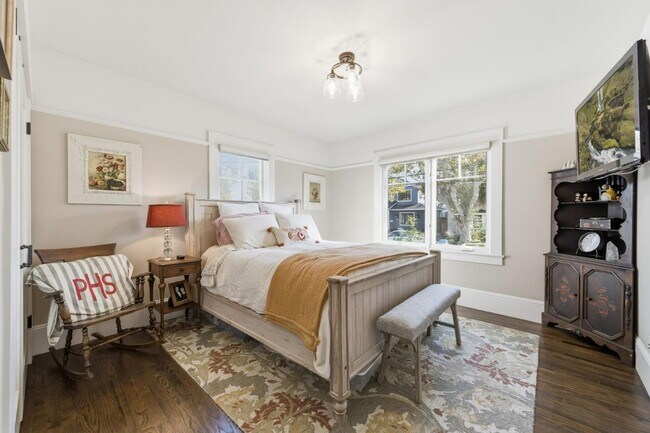 Building Photo - 1212 Mills Ave