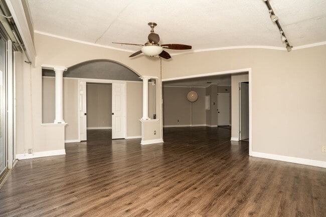 Building Photo - Sprawling 5th-Floor Corner Condo Just Steps from McGee Beach