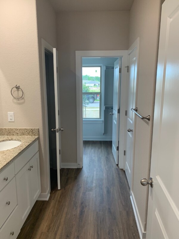 Building Photo - 403 N Otoe St