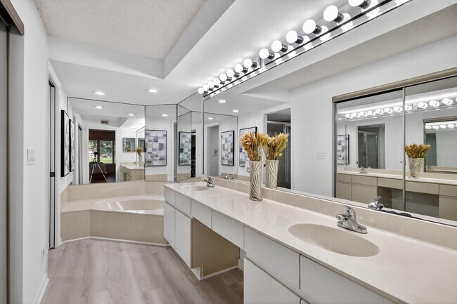 Building Photo - 15314 Strathearn Dr