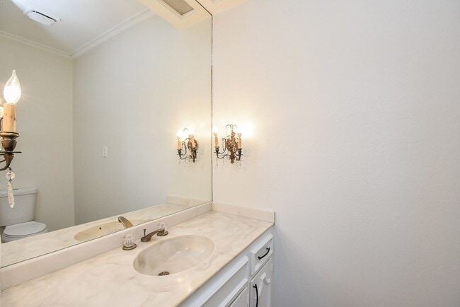 Building Photo - 9703 Briar Forest Dr