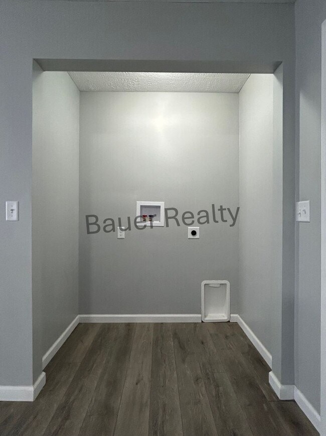 Building Photo - jv223