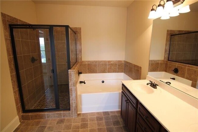 Building Photo - 1660 Jardin Ct