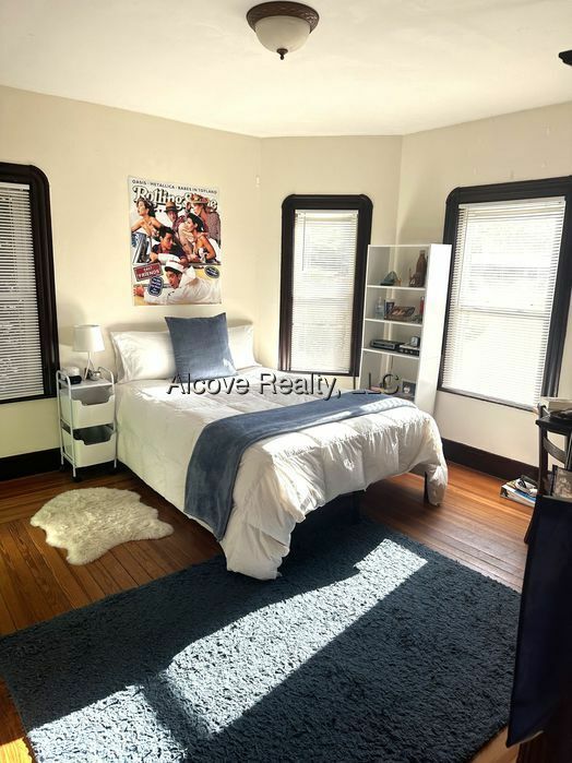 Building Photo - 139 College Ave