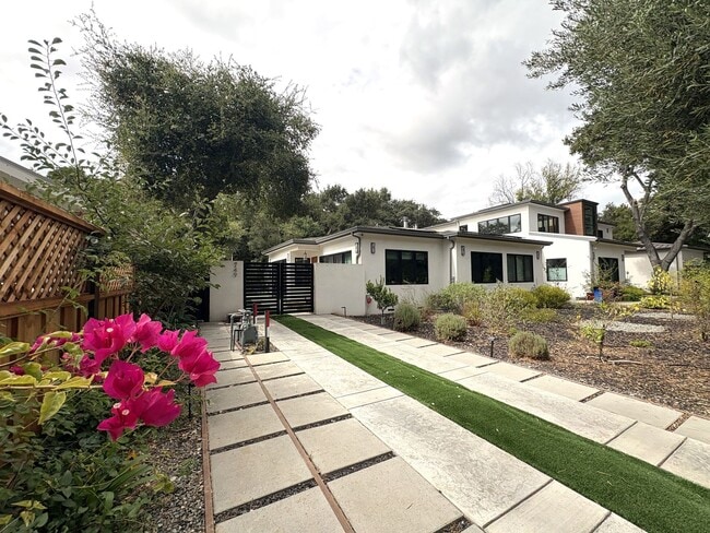 Primary Photo - Bright, Modern & Beautiful – 3BR Home in M...
