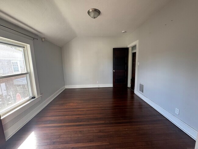 Building Photo - 677 Boston Ave