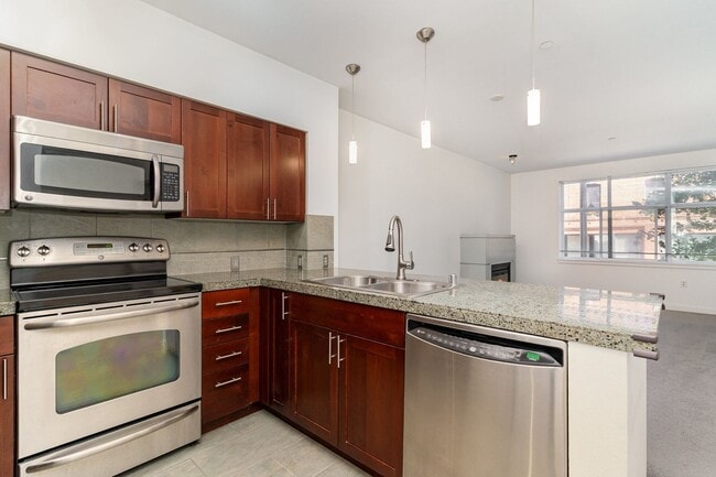 Primary Photo - Spacious 1 Bedroom + Den in Canal Station ...