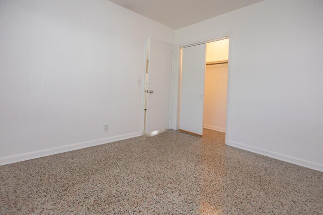 Building Photo - 101 S Palmway