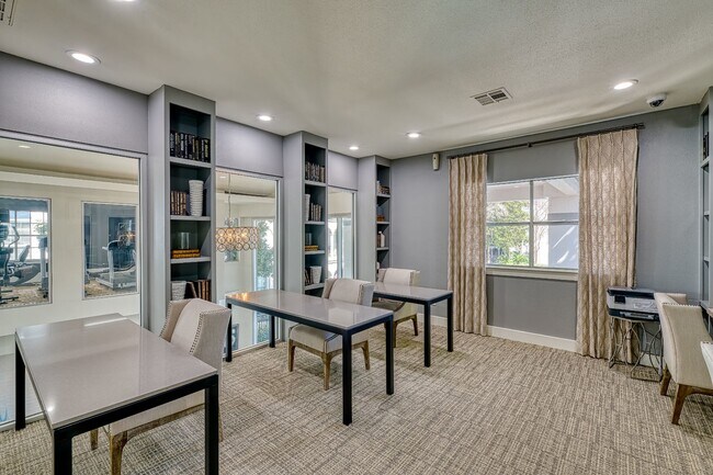 Building Photo - 3300 Cummins St