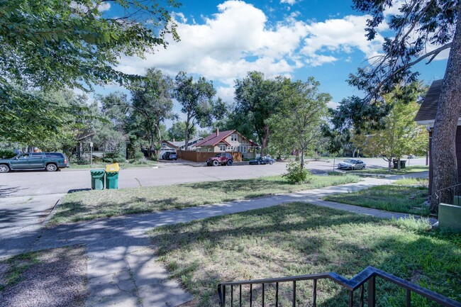 Building Photo - Turn of the Century Bungalow 1 bed, Downtown, 1 Block from CO College