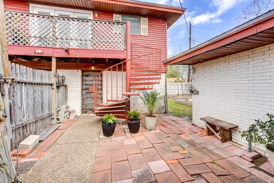 Building Photo - 3602 Waterloo Dr